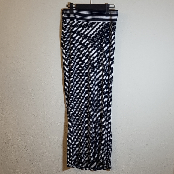Ann Taylor Dresses & Skirts - Ann Taylor Diagonal Striped Maxi Skirt in Black and White